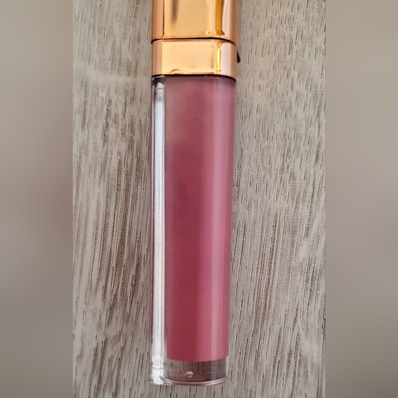 💚5/$25 Luxurious Liquid Lipstick Matte In All Of Me - Picture 3 of 3